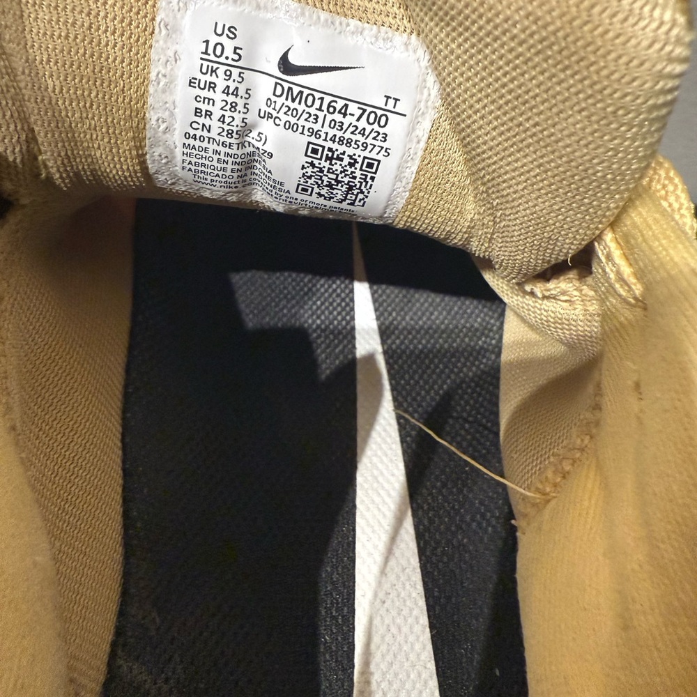 Nike shoes, very new. Worn once.